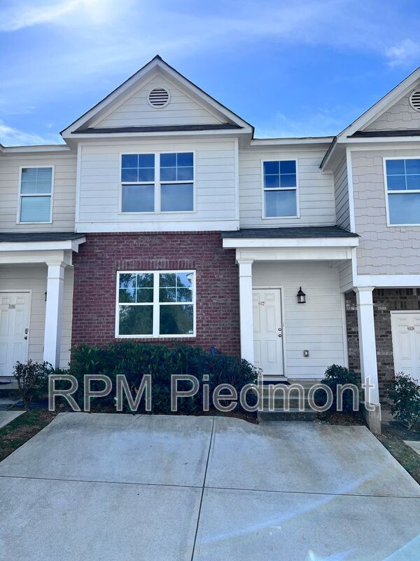 Primary Photo - 3194 Laurel Ridge Cir