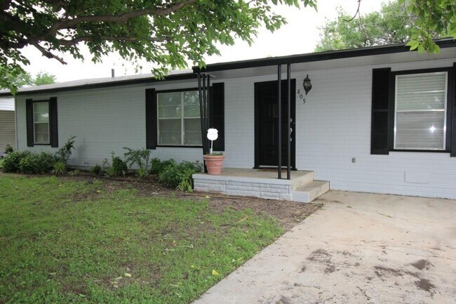 Building Photo - 805 Mulkey