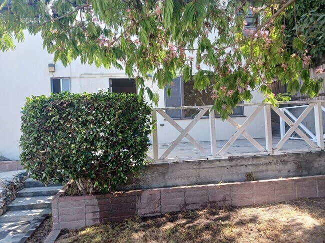 Building Photo - 2609 Voorhees Ave.