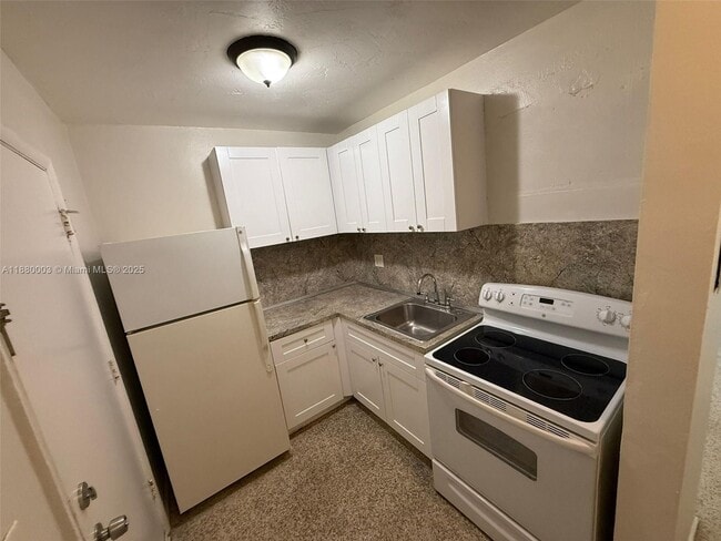 Foto del edificio - 990 SW 4th St