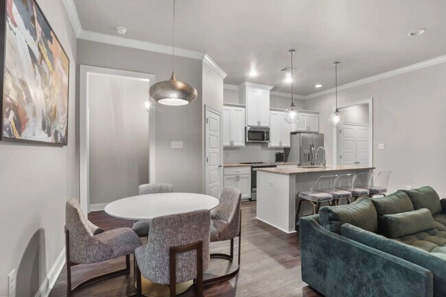 Foto del edificio - 3 Bedroom Furnished rental Near LSU|All utilities included |Short Term & Long Term Options Available
