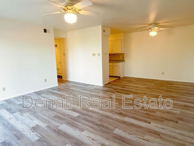 Building Photo - 461 W Yucca Ct