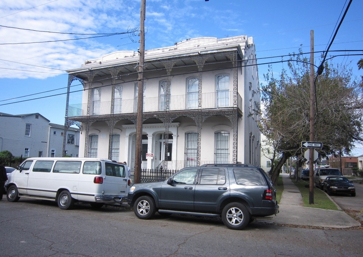 Primary Photo - 2103 Baronne St
