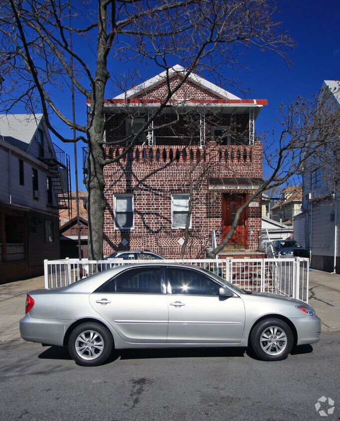 Primary Photo - 140 Bay 26th St