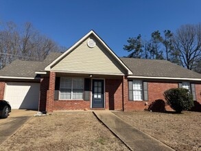 Building Photo - 1001 Creekside Pl