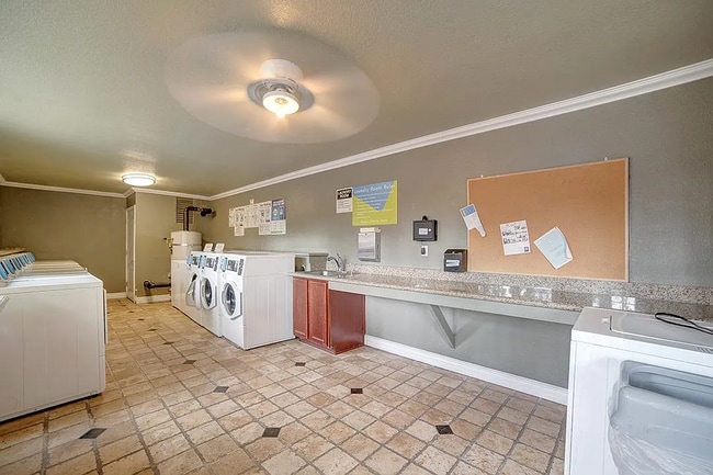 Foto del edificio - WOW!! Great Price and Great Location!