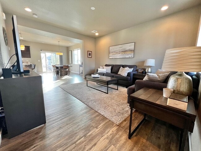 Foto del edificio - Modern 3 Bed, 2.5 Bath House in North Fort Collins! Available ASAP!