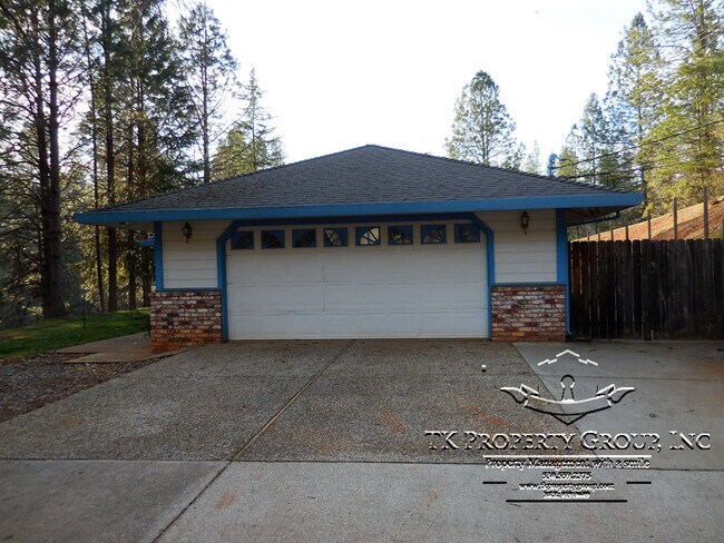 Building Photo - 16573 Auburn Rd