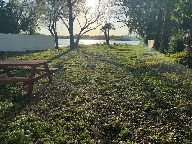 Foto del edificio - 410 Sunset Dr