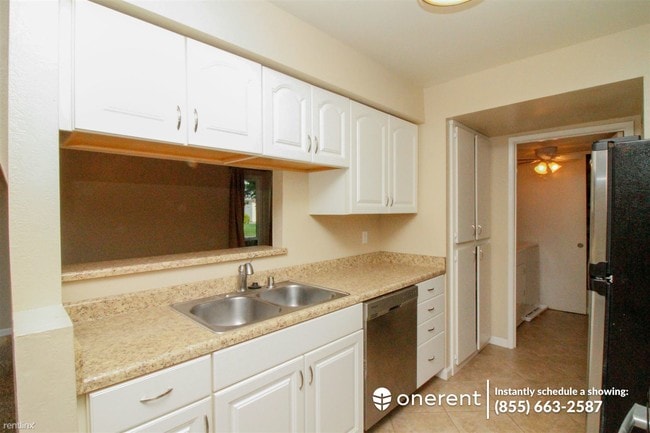 Building Photo - 3 br, 2.5 bath Condo - 8170 Westwood Dr #10