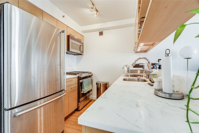 Foto del edificio - 100 W 39th St