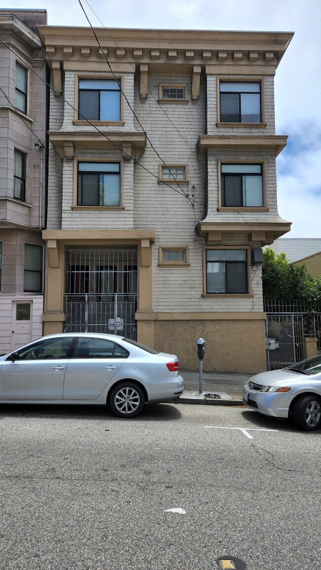 Building View - 1667 Washington St