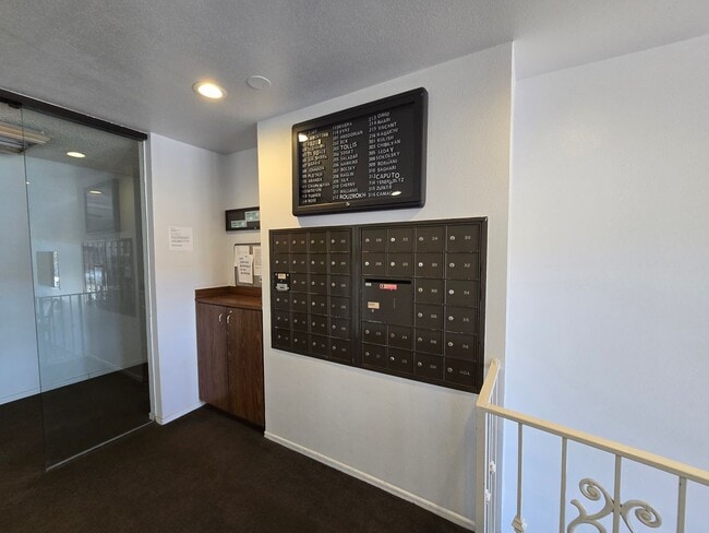 Foto del edificio - 4705 Kester Ave