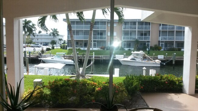 Foto del edificio - 110 Shore Ct