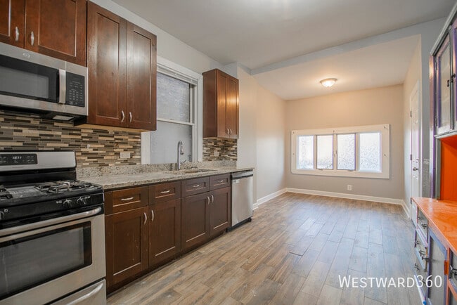 Building Photo - 1252 W Elmdale Ave