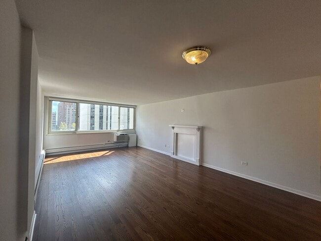 Building Photo - 1344 N Dearborn St