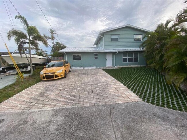Foto del edificio - 2051 SW 22nd Ave