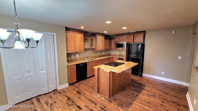 Building Photo - 2577 Sykes Creek Dr