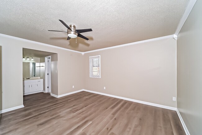 Building Photo - Outstanding 3 Bedroom