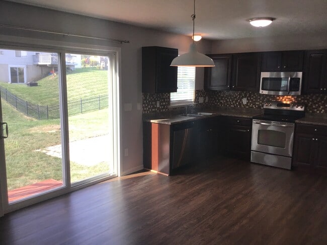 Building Photo - 1141 Promenade Dr