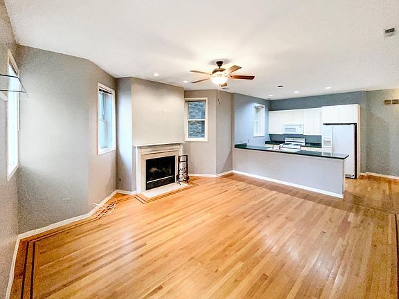 Building Photo - 4108 N Kenmore Ave