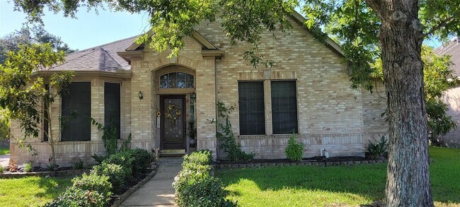 Foto del edificio - 235 Rustic Oaks Dr