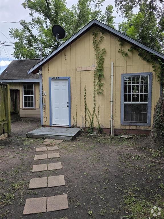 Building Photo - 6109 Saxon Dr