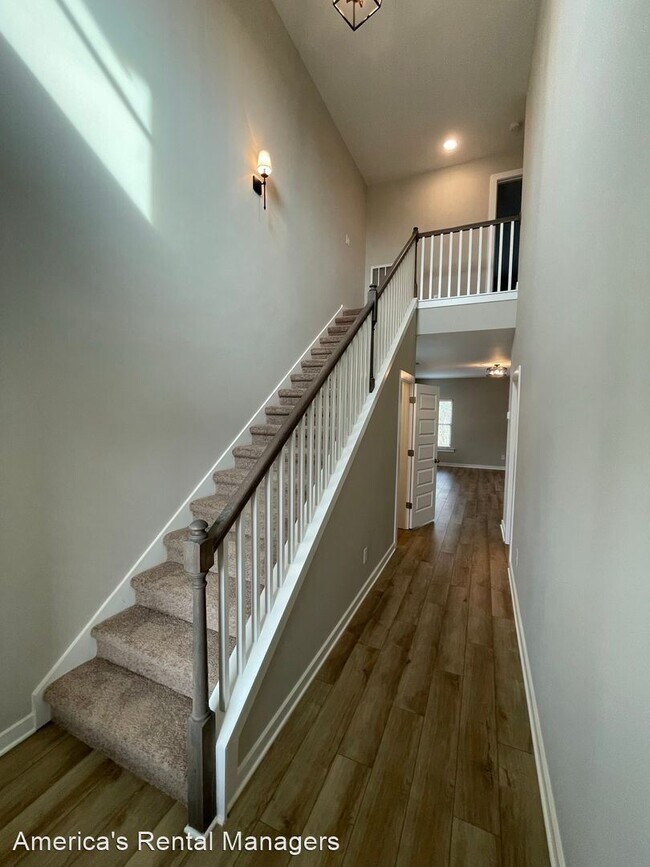 Foto del edificio - 4 br, 2.5 bath House - 2122 Ellsworth Loop...