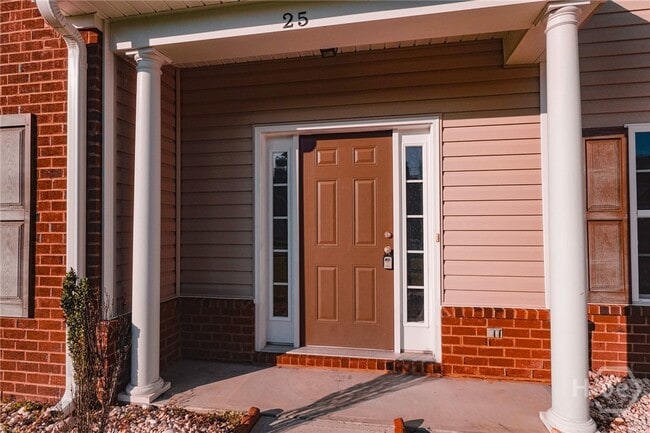 Building Photo - 25 Litchfield Dr