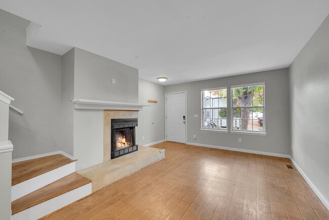 Building Photo - $2,295.95, 2-bed, 2.5 bath, located in Lakewood