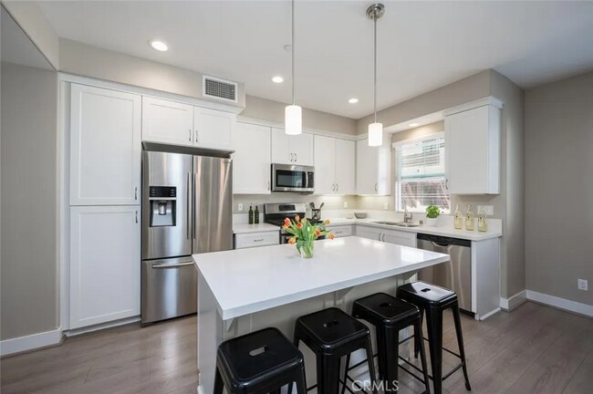 Building Photo - 906 Bay Leaf Dr