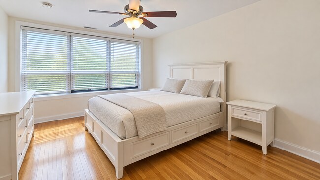 Foto del edificio - 1214 W Belmont Ave