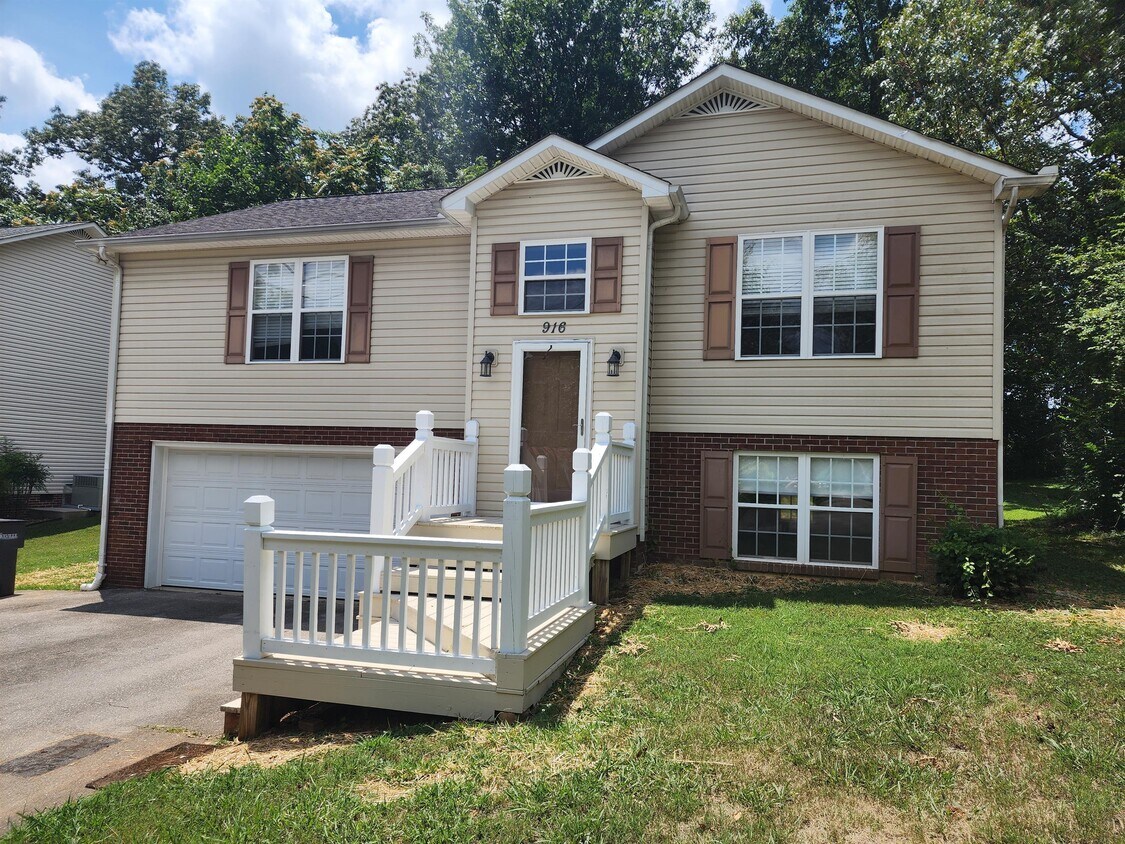 Foto principal - 916 Bill Smith Rd
