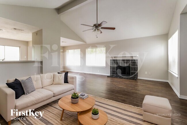 Foto del edificio - 22319 Meadowrock Dr