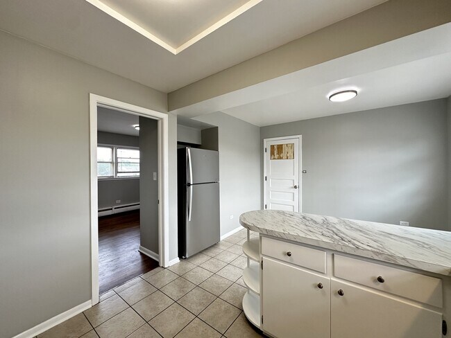 Foto del edificio - 5837 W Addison St