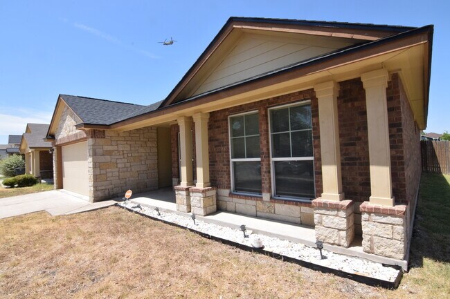 Foto del edificio - 4903 Green Meadow St