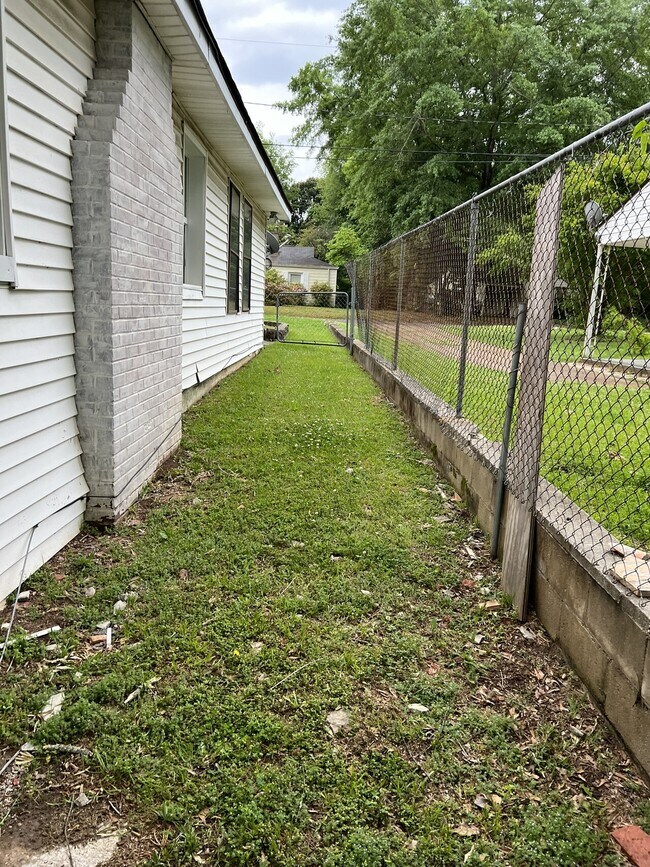 Building Photo - Am-616 W Shawnee Drive