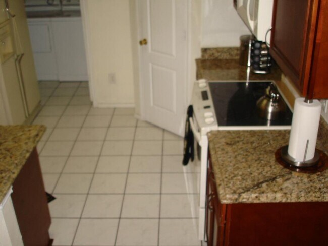 Foto del edificio - 1410 Ambrose Dr