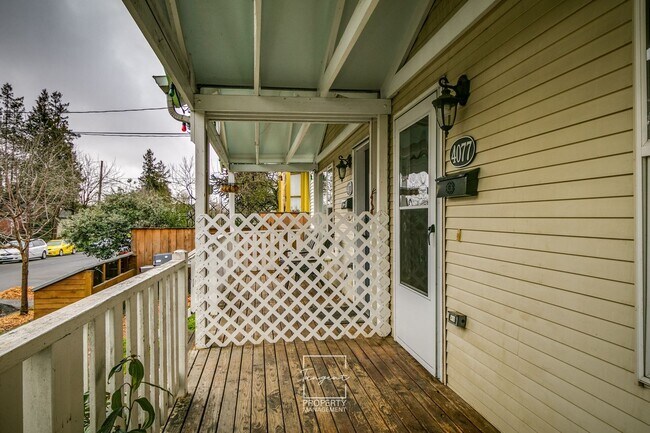 Building Photo - Charming 3-Bedroom, 2-Bath Duplex in the H...