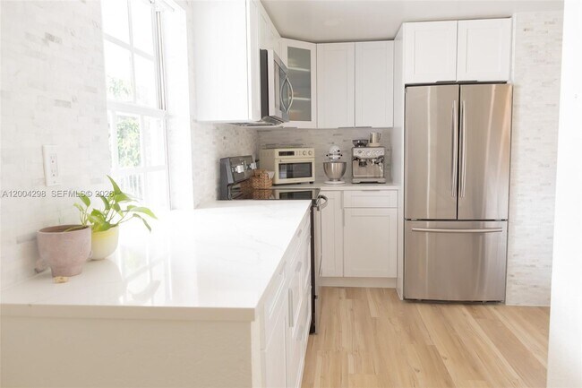 Foto del edificio - 3250 N Palm Aire Dr