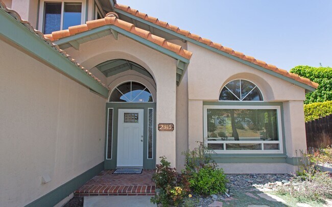 Foto del edificio - Gorgeous 4 Bedroom, 3 bathroom Home with private Pool!