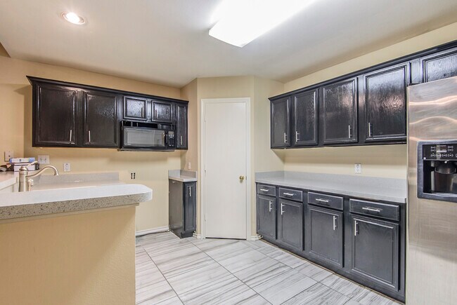 Foto del edificio - 447 Oak Leaf Dr
