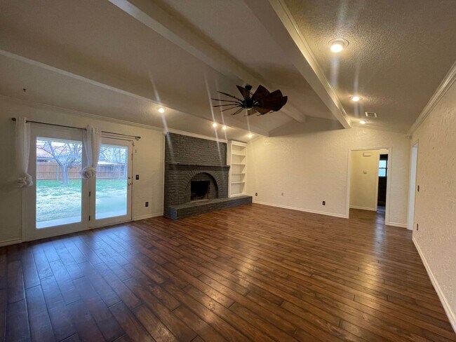 Building Photo - Great House at Lake Ransom