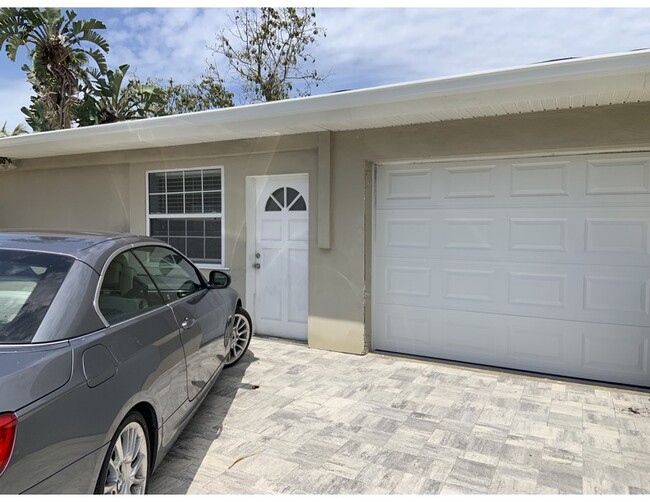 Washer/Dryer in Garage - 936 Bay Esplanade