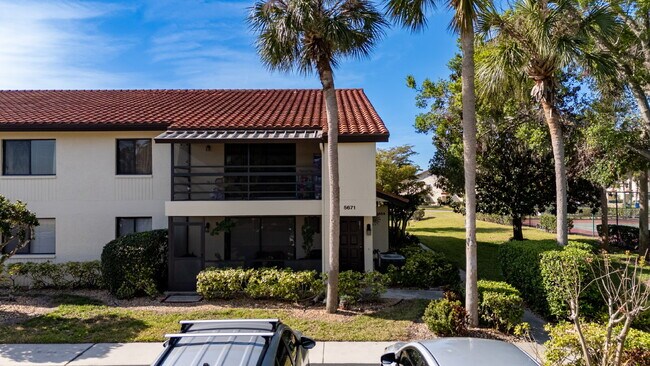 Foto del edificio - "Discover Serenity: Spacious 2-Bed, 2-Bath Condo in Vibrant Sarasota!"