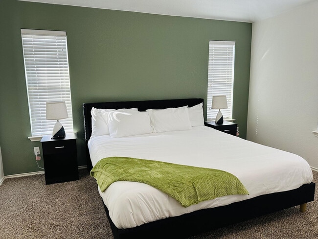 Foto del edificio - 3640 Sandy Brook Dr