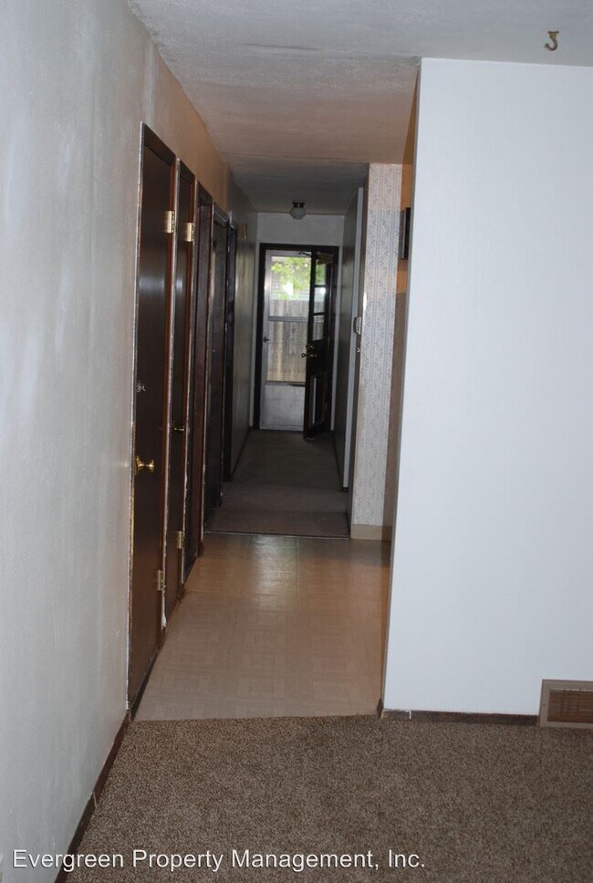 Building Photo - 3003-3003 Sumac St