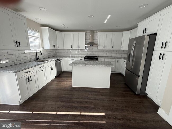 Building Photo - 116 Isabella Dr