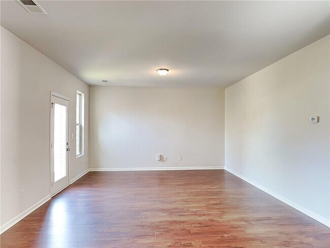 Building Photo - 157 Daisy Cir