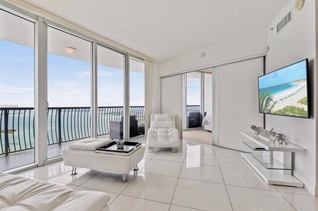 Building Photo - 1770 N Bayshore Dr